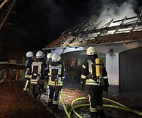 Bild: Doppelgarage in Flammen aufgegangen