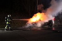 Bild: Pkw steht in Flammen
