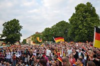 Bild: Public Viewing auf den Petersberg