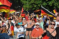 Bild: Public Viewing auf den Petersberg