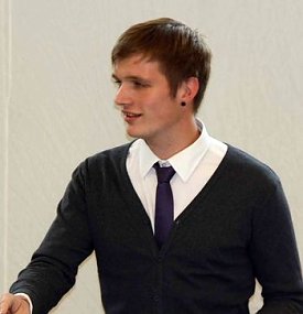 Bild: Lukas Kraus begr&uuml;&szlig;t