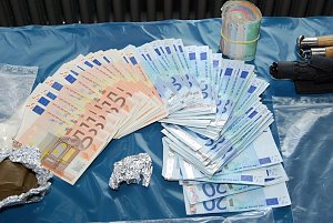Drogen und Bargeld wurden sichergestellt