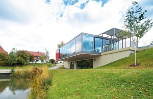 Vorgestellt: Neubau Informationszentrum/Caf&eacute; am M&auml;rtens Teich Leinefelde