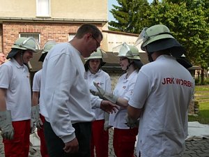 Junge Sanit&auml;ter im Wettstreit