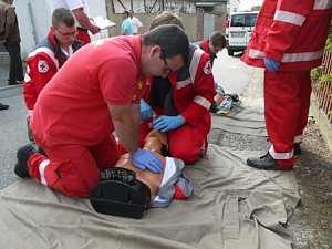 Junge Sanit&auml;ter im Wettstreit