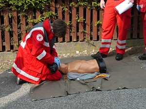 Junge Sanit&auml;ter im Wettstreit