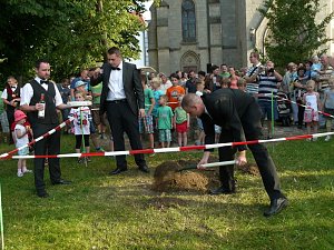 Ausgrabung und Beginn der Leinefelder Kirmes 2013