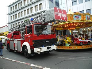 Feuerwehr&uuml;bung bei der Sparkasse