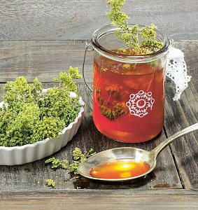 Scharf: Bei dieser intensiv nach frischen Tomaten schmeckenden Suppe kann jeder Gast die endg&uuml;ltige Sch&auml;rfe selbst bestimmen.