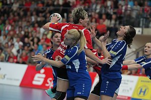 THC gewinnt erstes Champion League Spiel klar mit 33:20