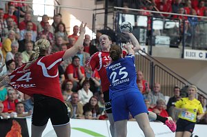 THC gewinnt erstes Champion League Spiel klar mit 33:20