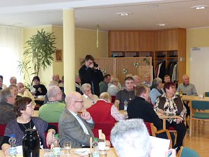 &Uuml;bergabe der Bauschutzbrillen an Abgeordneten des Landtages