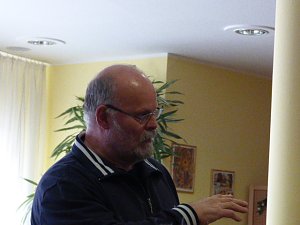 &Uuml;bergabe der Bauschutzbrillen an Abgeordneten des Landtages