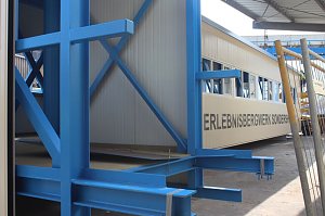 Neue Seilfahrtsbr&uuml;cke wird montiert