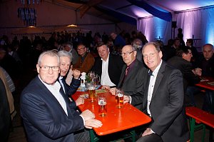Gewichtiger Gast zum Oktoberfest im Autohaus Peter