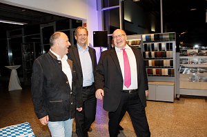 Gewichtiger Gast zum Oktoberfest im Autohaus Peter