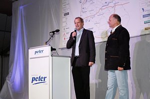 Gewichtiger Gast zum Oktoberfest im Autohaus Peter