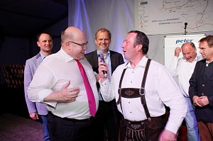 Gewichtiger Gast zum Oktoberfest im Autohaus Peter