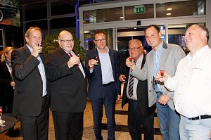 Gewichtiger Gast zum Oktoberfest im Autohaus Peter