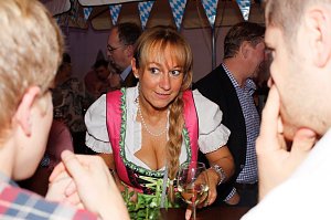 Gewichtiger Gast zum Oktoberfest im Autohaus Peter