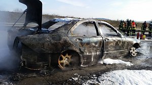 Vollsperrung auf der A38 wegen eines Fahrzeugbrandes