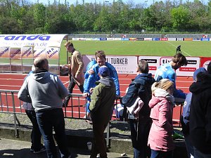 Vor und nach dem Spiel gegen den BAK
