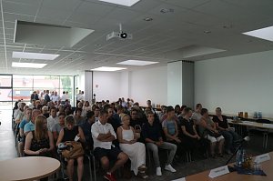 Neue Auszubildende f&uuml;r die Autohaus Peter Gruppe
