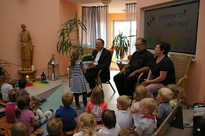 Bischof im Kindergarten Beuren