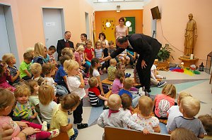 Bischof im Kindergarten Beuren