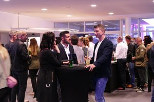 Afterwork-Party im Opel-Autohaus