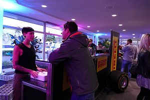 Afterwork-Party im Opel-Autohaus