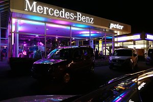 Afterwork-Party im Mercedes-Autohaus