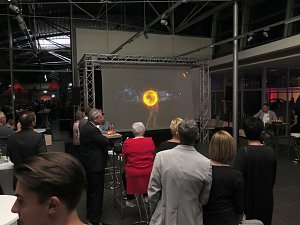 Live-Cooking, Hologramm und neue Autos