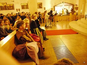 Elisabeth-Spiel in der Kirche