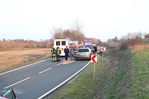 Sechs Menschen bei Unfall verletzt