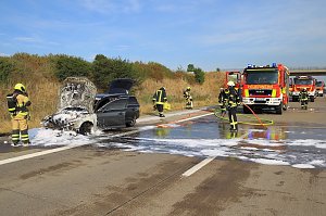 Autobrand auf Autobahn