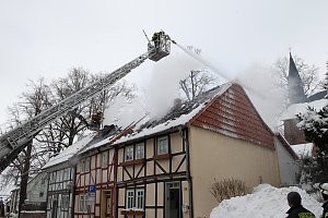 Dachstuhlbrand griff auf Nachbarh&auml;user &uuml;ber