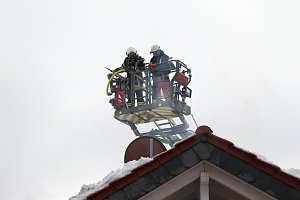 Dachstuhlbrand griff auf Nachbarh&auml;user &uuml;ber