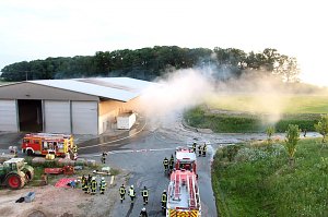 Gro&szlig;brand in Lagerhalle
