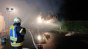 Gro&szlig;brand in Lagerhalle
