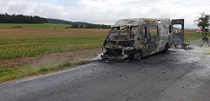 Das vollst&auml;ndig ausgebrannte Wohnmobil.