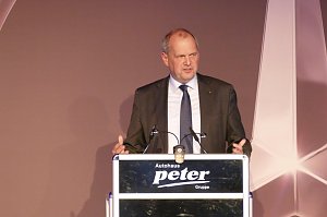 Mitglied des Bundestages (Wahlkreis G&ouml;ttingen) und Wirtschaftspr&uuml;fer der Autohaus-Peter-Gruppe