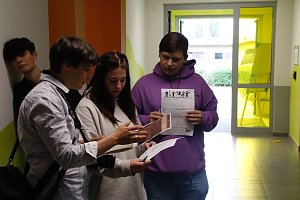 An der Lessing-Schule wurde gestern die dritte Runde des "Tags in der Praxis" mit einer Berufsmesse eingel&auml;utett