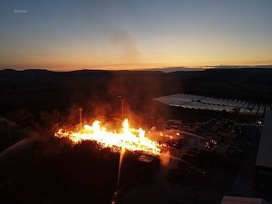 Brand auf dem Gel&auml;nde einer Holzverarbeitungsfirma