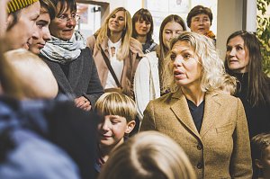 Die Th&uuml;ringer Mehrkindfamilienkarte wurde von Frau Ministerin Susanna Karawanskij mit dem Th&uuml;ringer Demografiepreis 2022 Heimat:Th&uuml;ringen! ausgezeichnet
