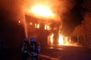 Pferdehof stand in Flammen