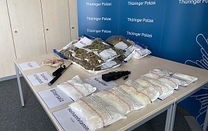 Marihuana, Crystal, ein St&ouml;rsender, ein Teleskopschlagstock und fast 29.000 Euro wurden beim inhaftierten gefunden