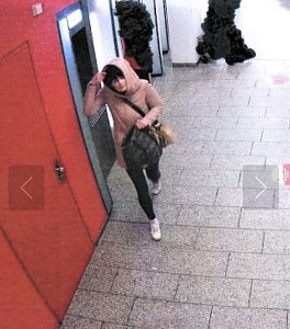 T&auml;terin versucht Geld abzuheben 
