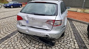 Autobahnunfall bei regennasser Fahrbahn