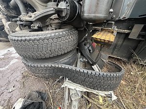Sattelschlepper auf der A38 umgekippt